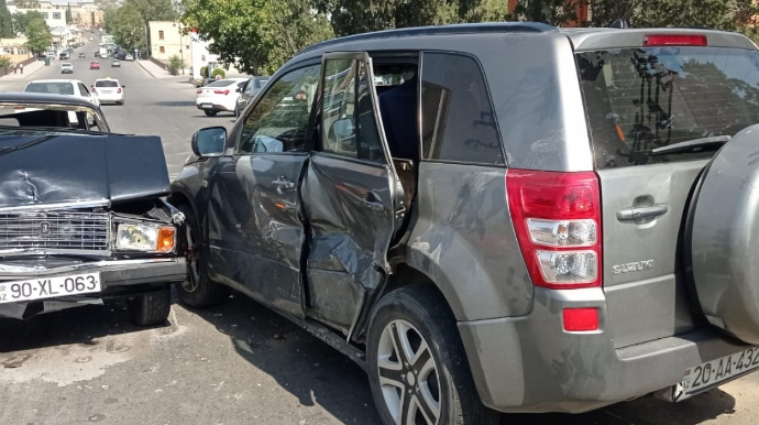 Gəncədə tikinti şirkətinə məxsus maşın aşdı 