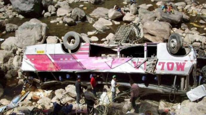 Sərnişin avtobusu aşdı,18 nəfər həyatını itirdi 