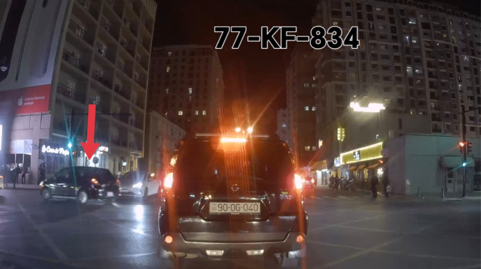 Sürücünün səhlənkarlığı yolayrıcında təhlükəli anlar yaşatdı - VİDEO