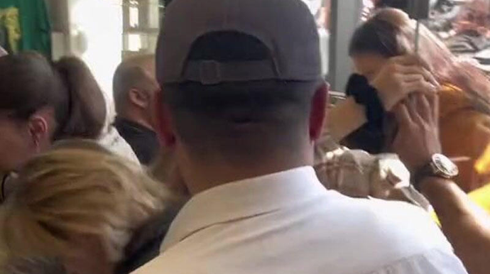 Bakıda müştərilər endirimə görə mağazaya "hücum etdilər"   - VİDEO