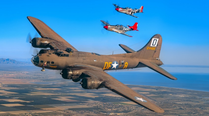 ABŞ-da hava şousu zamanı iki təyyarə toqquşub   - VİDEO