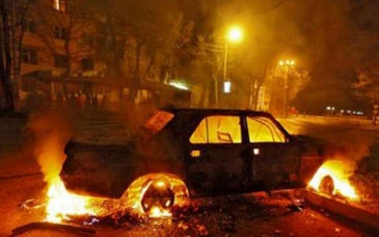 Bakıda “Peugeot” yandı