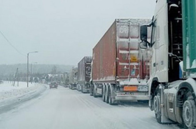 Rusiya-Gürcüstan sərhədində 120-yə yaxın yük maşını dayanıb