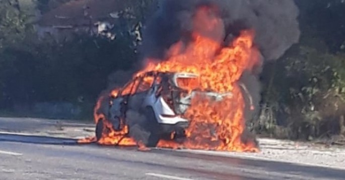 Hərəkətdə olan “Range Rover” yanıb kül oldu – ANBAAN GÖRÜNTÜ