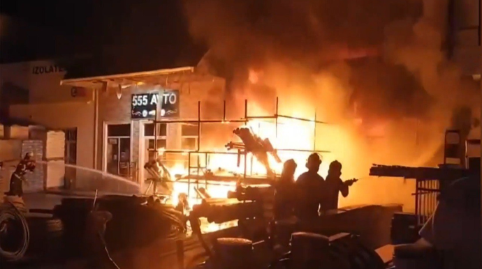 Ağdaşda tikinti mağazası yandı - VİDEO 