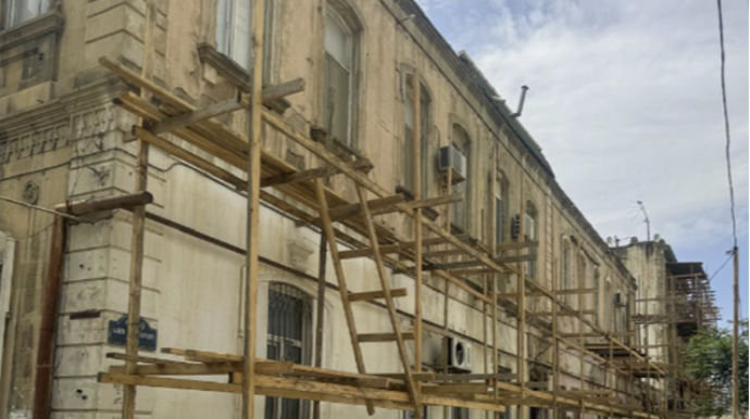 BŞİH müdaxilə etdi, tarixi binada təmir işləri dayandırıldı - FOTO