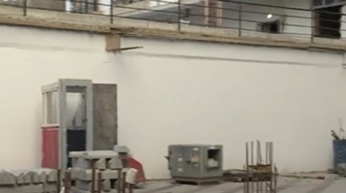 Bakıda yaşayış binasının blokunun qarşısında obyekt tikilib - sakinlər narazıdır   - VİDEO