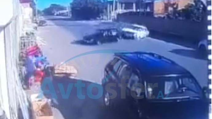Bakıda bir sürücünün etdiyi səhv faciəvi qəzaya səbəb oldu  - VİDEO