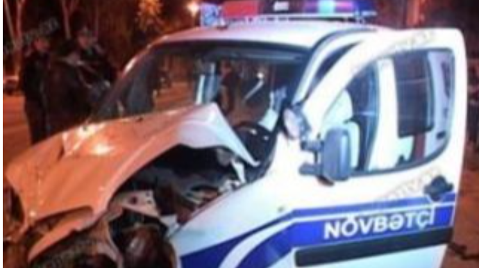 Gəncədə polis avtomobili qəzaya düşdü - VİDEO