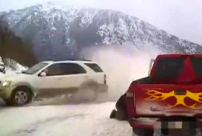 Sürücünün möcüzə qurtuluşu kameraya düşdü – VİDEO