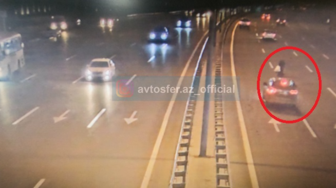 Bakıda yola qaçan iki nəfəri maşın belə vurub öldürdü - ANBAAN VİDEO