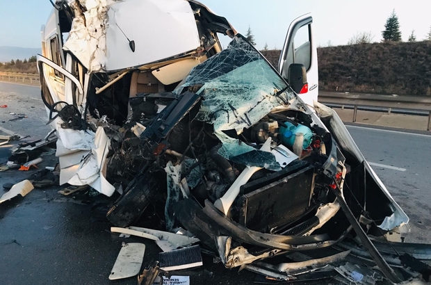 Futbol azarkeşlərinin olduğu mikroavtobus TIR-a çırpıldı: 17 nəfər xəsarət alıb -  FOTO