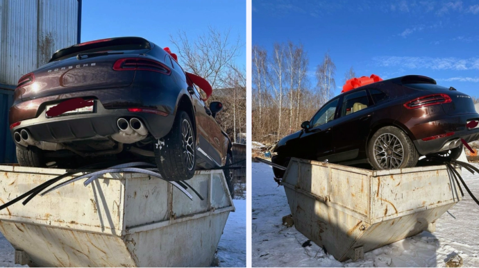В России мужчина выбросил подаренный жене Porsche на мусорку - ФОТО