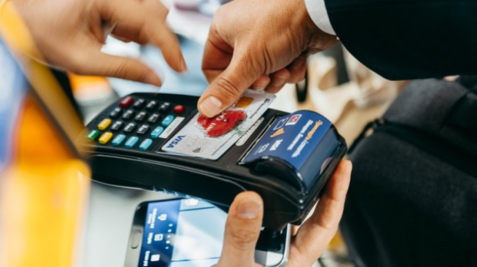 Banklar niyə belə edir?  - müştərilərdən böyük həcmdə komissiyalar tutulur  - VİDEO