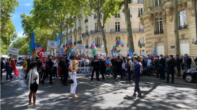 Fransada Qarabağa və Orduya dəstək aksiyası keçirilir  - VİDEO