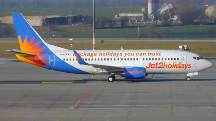 Qadın soyunaraq “Allahu Əkbər!” dedi: Təyyarə təcili eniş etdi - VİDEO 