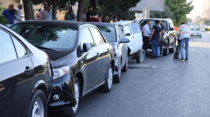 Mingəçevirdə zəncirvari qəza: Dörd maşın toqquşdu, bir nəfər xəstəxanalıq oldu 