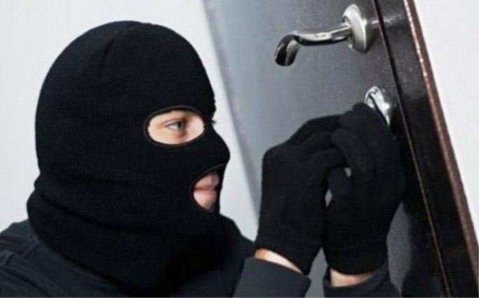 Yevlaxda həmkəndlisinin evindən oğurluq edən şəxs saxlanılıb