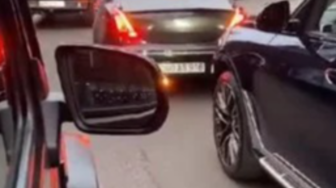 Polis toy karvanındakı avtomobilə atəş açdı – 3 nəfər öldü 