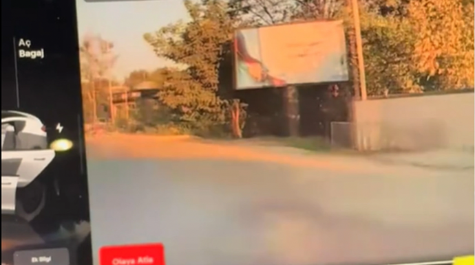 В Газахском районе перевернулся электромобиль Tesla - ВИДЕО