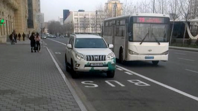 Avtobus zolağına girən sürücülərin nəzərinə -  Eyni küçə boyunca ... 