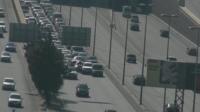 Ziya Bünyadov prospektində qəza olub, sıxlıq yaranıb   - FOTO