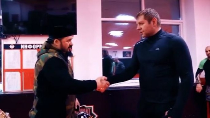 Yemelyanenko Çeçenistanda avtomobildən mərcə girdi - VİDEO