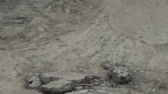 Жители Сальяна жалуются на непроходимые дороги после прокладки канализационных линий - ВИДЕО