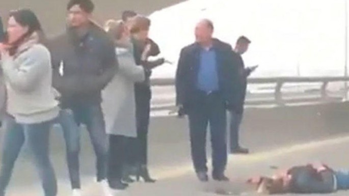 Bakıda özünü körpüdən atan qızın kimliyi bəlli oldu - VİDEO