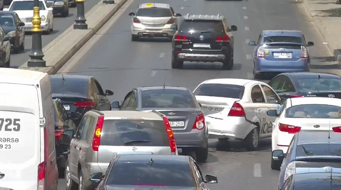 Bakıda qəza olub, yolda sıxlıq yaranıb  - FOTO