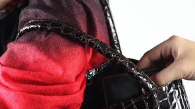 Qadınların çantlarından pul və qızıl oğurlayan şəxslər saxlanılıblar