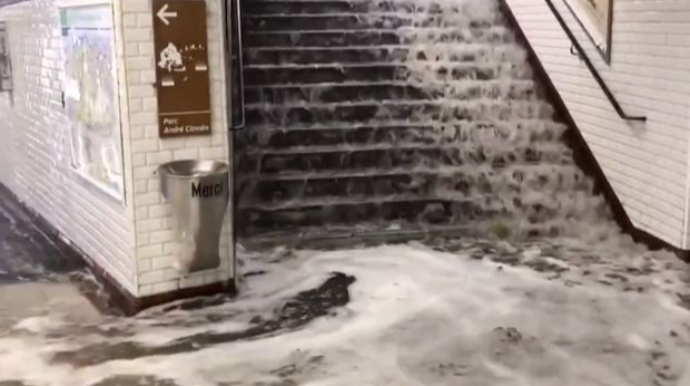 Parisdə leysan:  Metrostansiyalar bağlandı – VİDEO 