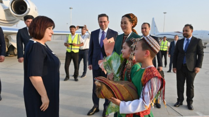 Sahibə Qafarova Türkmənistana getdi