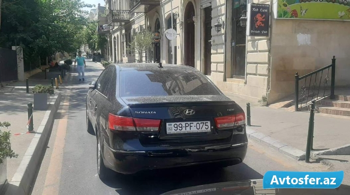 Azərbaycanda hələ belə "rahat" sürücü olmamışdı - Hərəkəti iflic edib yoxa çıxdı - VİDEO 