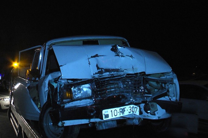 Sürücü avtomobilini divara çırpıb - VİDEO