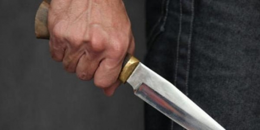 Arvadını küçədə öldürən şəxs özünü də bıçaqladı - Bakıda