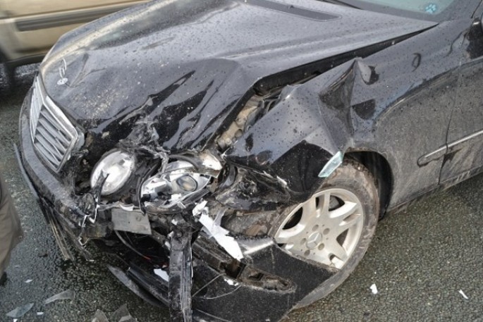 Yevlaxda 2 avtomobil toqquşub, xəsarət alanlar var