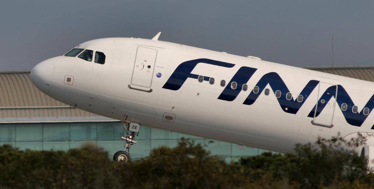 “Finnair”in ekipaj üzvü təyyarədən yıxılaraq xəsarət alıb