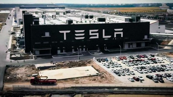 Tesla ввела в строй в Китае завод зарядных станций для электромобилей