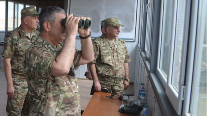 Müdafiə naziri zabit heyətinin ixtisasartırma və təkmilləşdirmə kurslarının gedişi ilə maraqlanıb   - FOTO