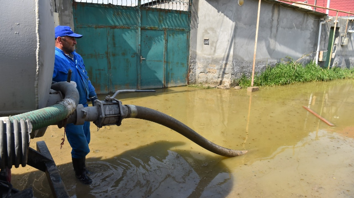 Binədə küçələr sudan təmizlənir - FOTO - VİDEO