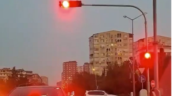 Bu işıqfora görə Binəqədidə uzunmüddətli tıxac yaranır - VİDEO 