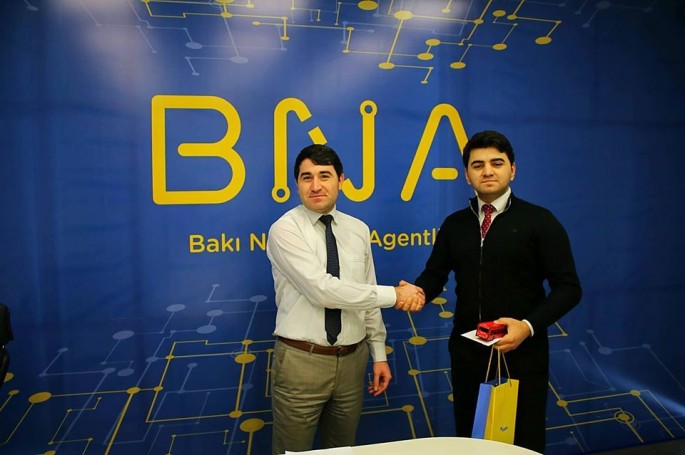 BNA siqaret çəkən 235 sürücünü cəzalandırdı: 20 sərnişini mükafatlandırıb - FOTO