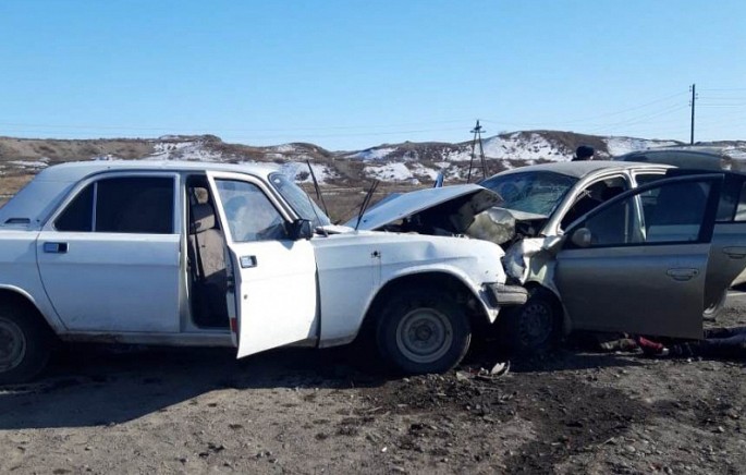 “Toyota” “QAZ-21”lə toqquşdu: 3 ölü, 5 yaralı - FOTO