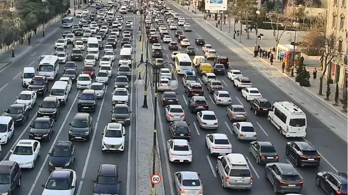 Paytaxtın 15 küçəsində tıxac var - SİYAHI 