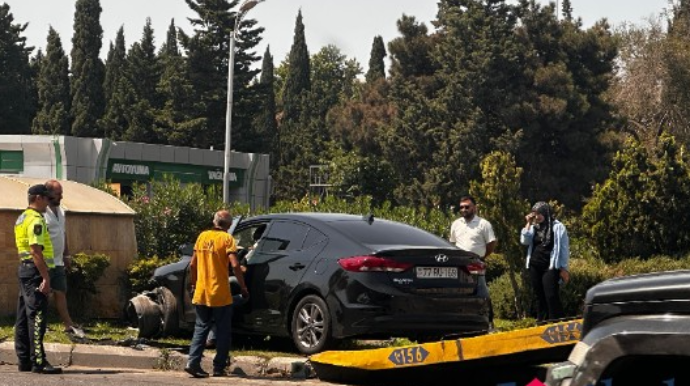 Bakıda "Hyundai"  qəzaya düşdü - VİDEO 