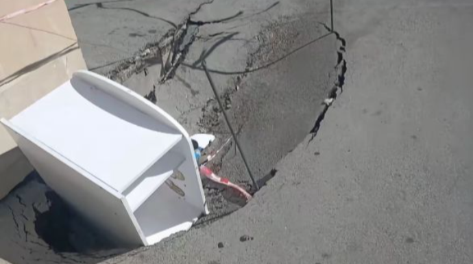 Xırdalanda çökən asflatla bağlı görün necə xəbərdarlıq edilir - FOTO