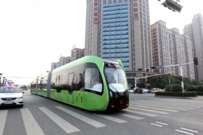 Dünyada ilk relssiz tramvay xətti Çində istifadəyə verilib