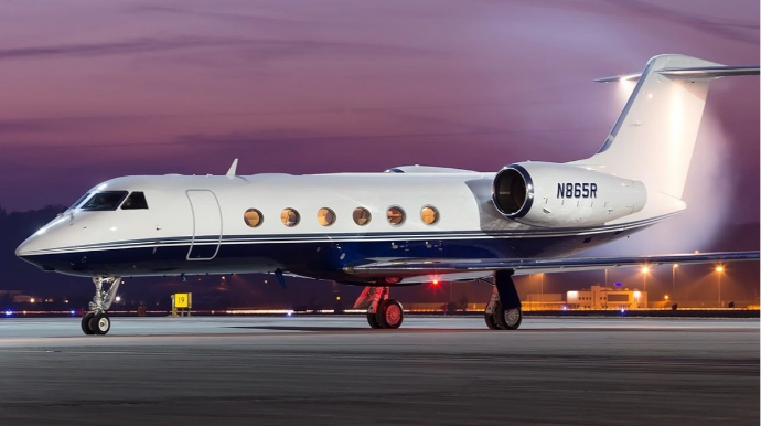 В аэропорту Иркутска самолет турецкой авиакомпании задел крылом микроавтобус - ФОТО