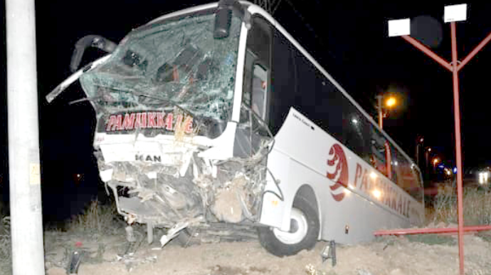 Reys avtobusu qəzaya uğradı;  30 nəfər xəsarət aldı - FOTO 